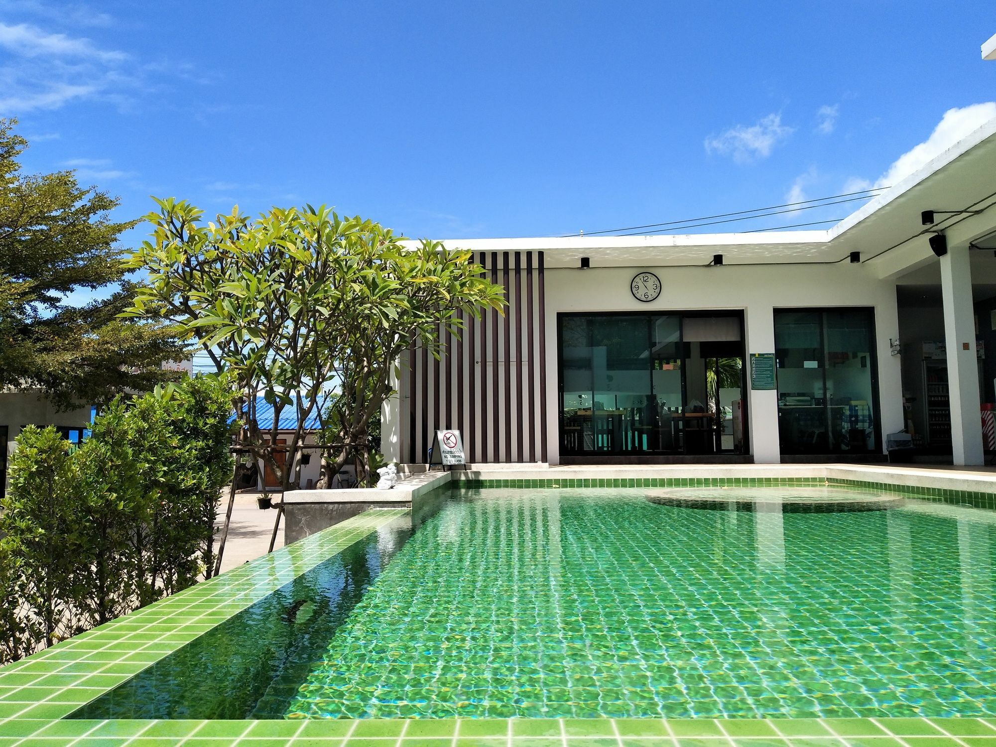 Baan Issara Hotel Nakhon Ratchasima Ngoại thất bức ảnh
